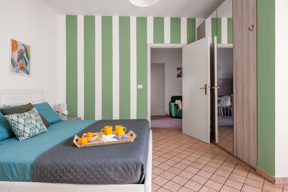Bed, Photo of the whole room, hair dryier, heating, heating, towels, towels, air conditioner, air conditioner