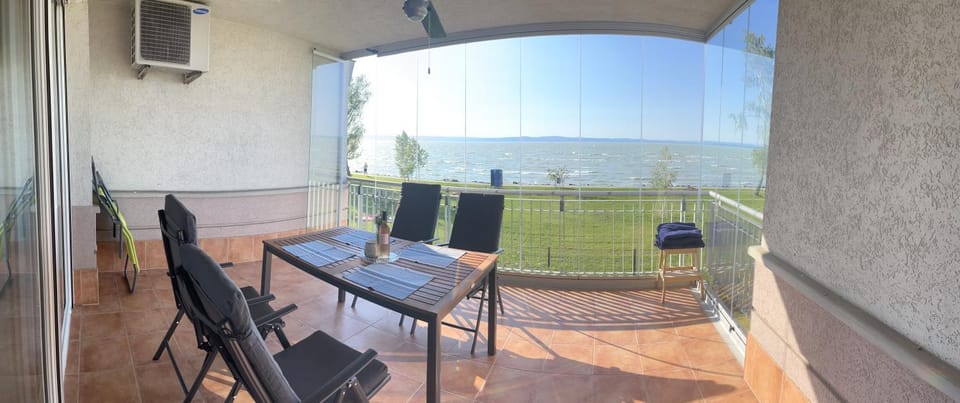 Balcony/Terrace, Lake view