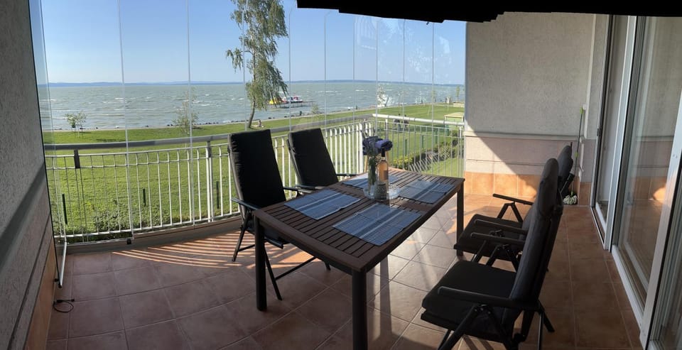 Balcony/Terrace, Lake view