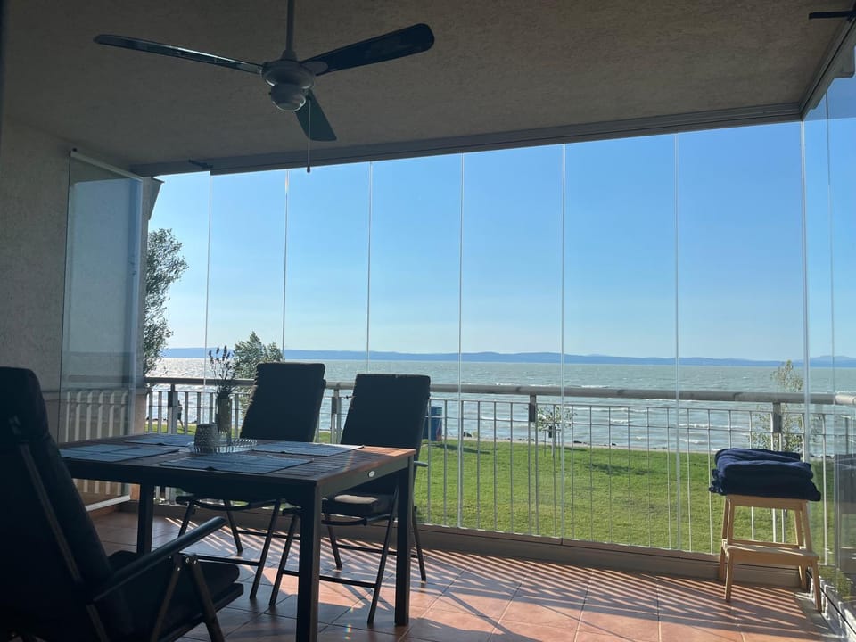 Balcony/Terrace, Lake view