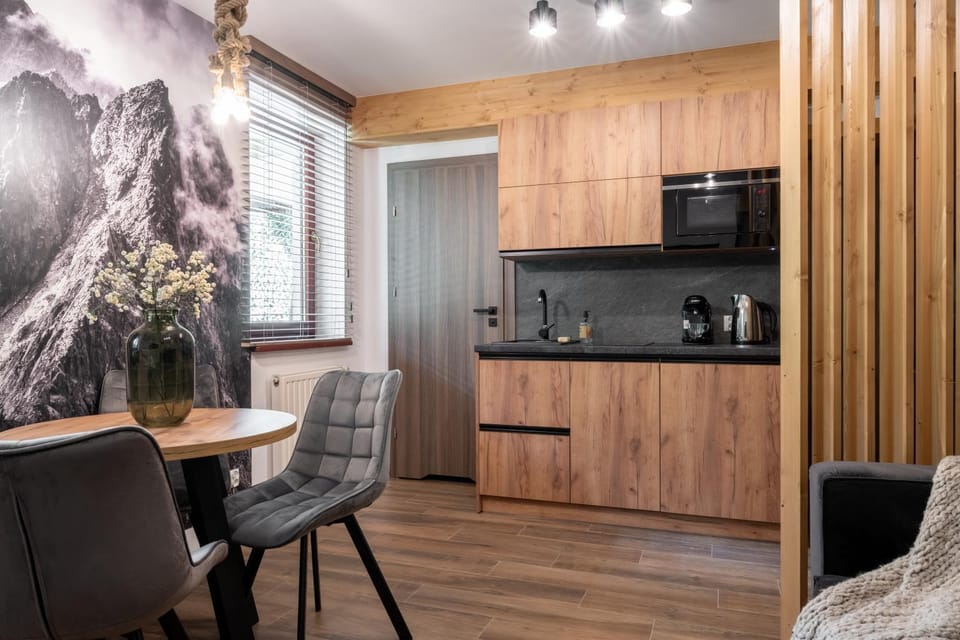 Kitchen or kitchenette, Living room, Seating area, Dining area