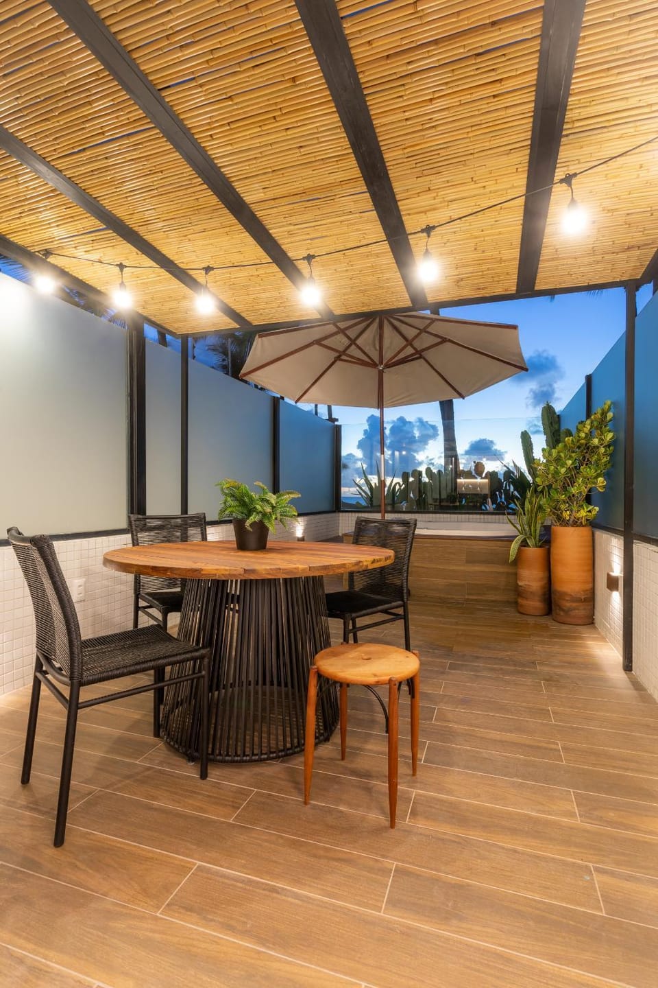 Patio, Natural landscape, View (from property/room), Balcony/Terrace, Dining area, Sea view