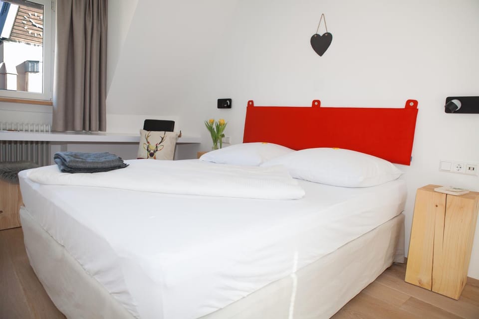 Bed, Photo of the whole room, Bedroom, hair dresser