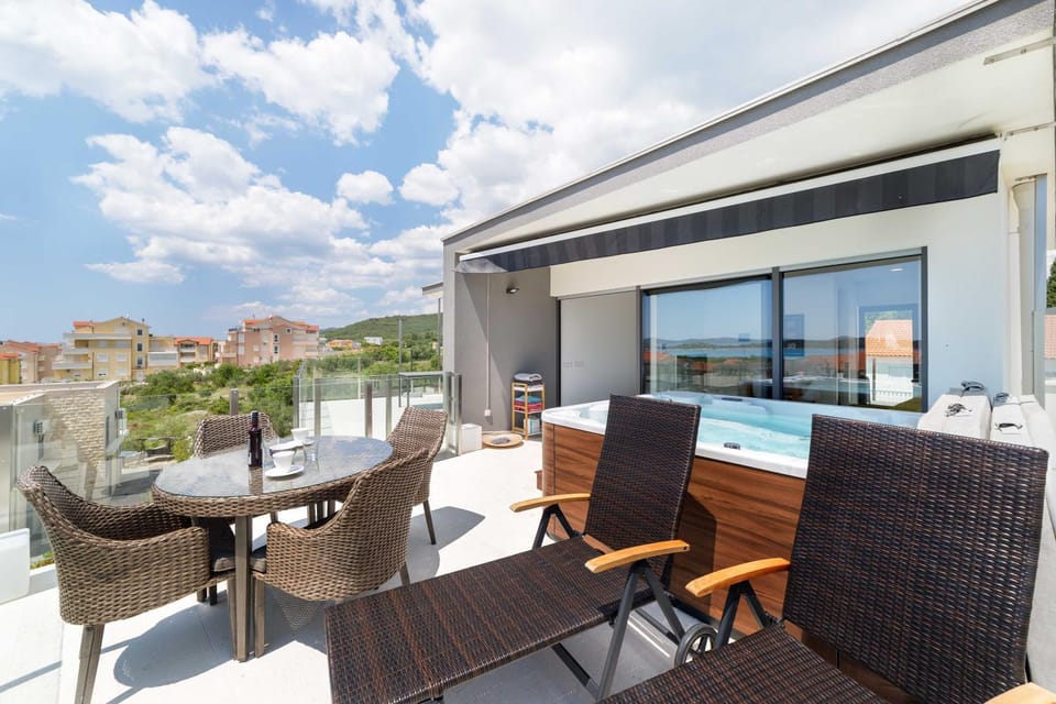 View (from property/room), Balcony/Terrace, Seating area