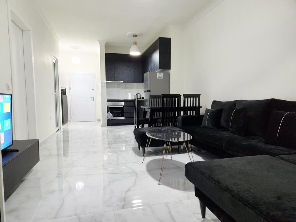Black'n White Apartment Apartment in Vlorë