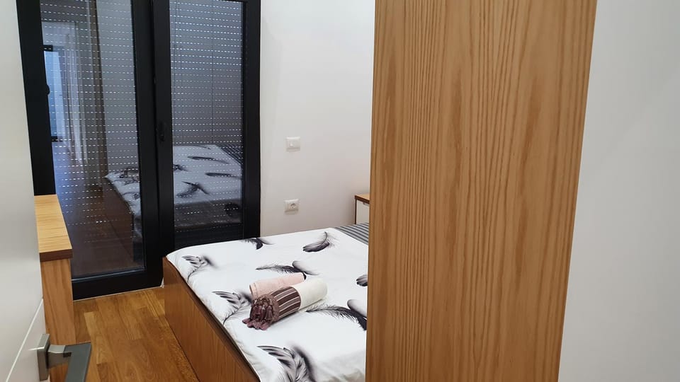 ALIKO's peaceful house, close to bus terminal House in Tirana