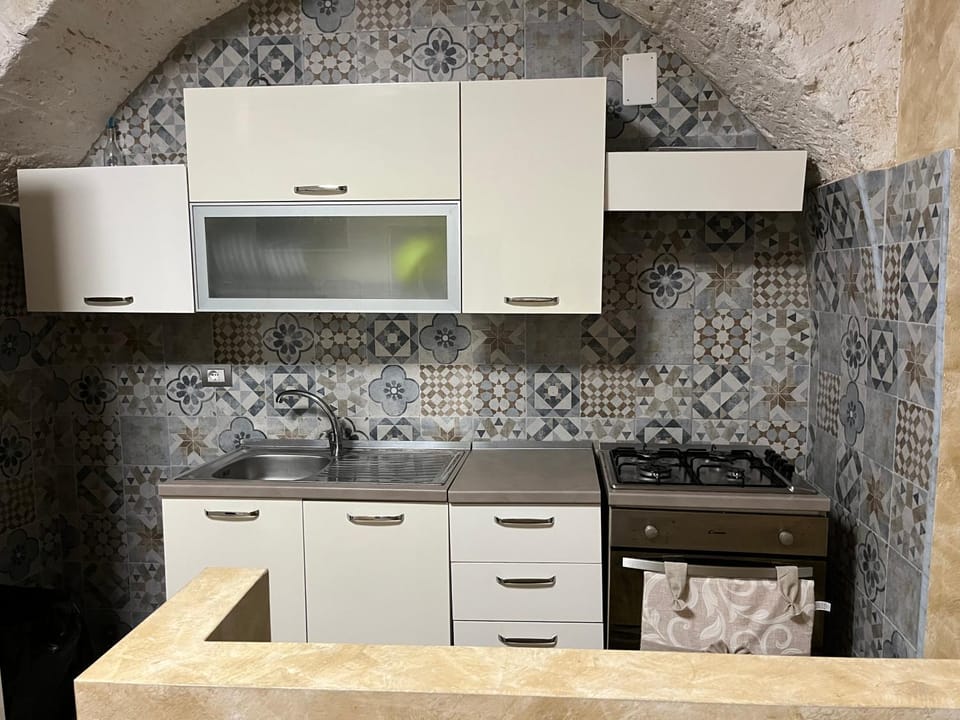 Kitchen or kitchenette, pet friendly, stove