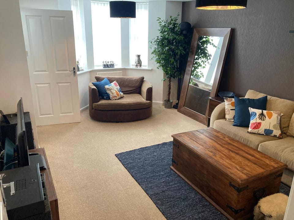 Communal lounge/ TV room, Living room