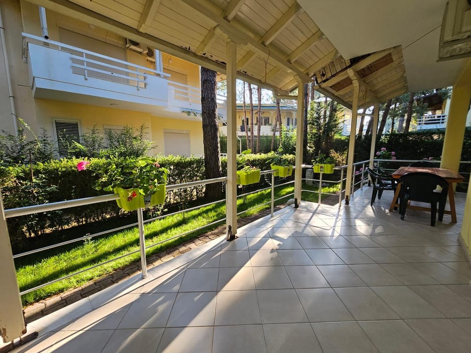 Lalzi Bay, Lura 1 ground floor apartament House in Tirana County, Albania