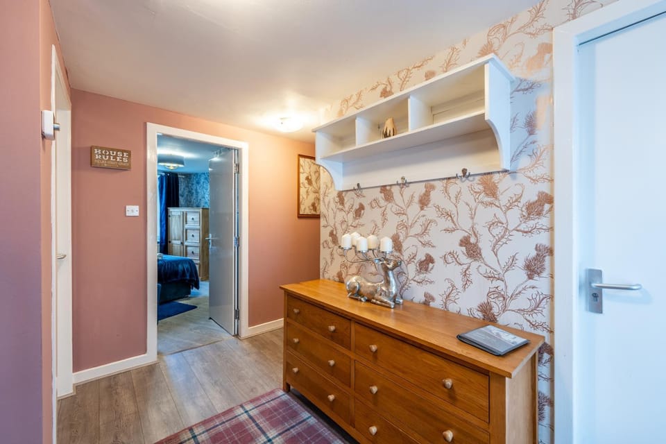 Whinstone Holiday Home in Falkland - Sleeps 8 House in Scotland