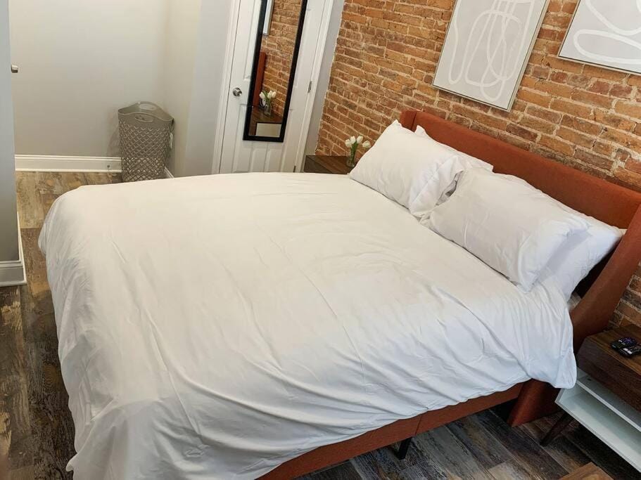 Cozy Modern Apt in the Heart of Fells Point! Apartment in Baltimore