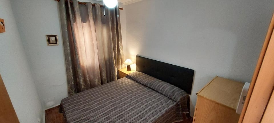 Bed, Bedroom, fireplace