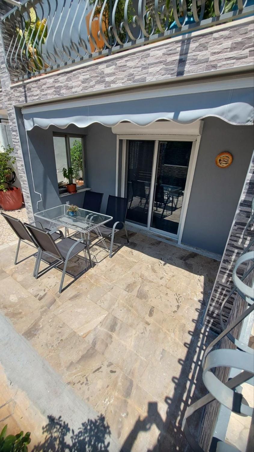 Plaza House Apartment in Islands