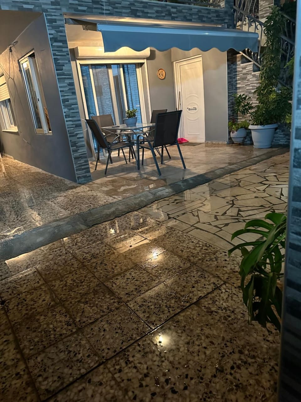 Plaza House Apartment in Islands