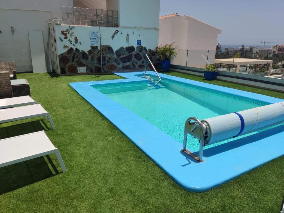 Swimming pool, Swimming pool