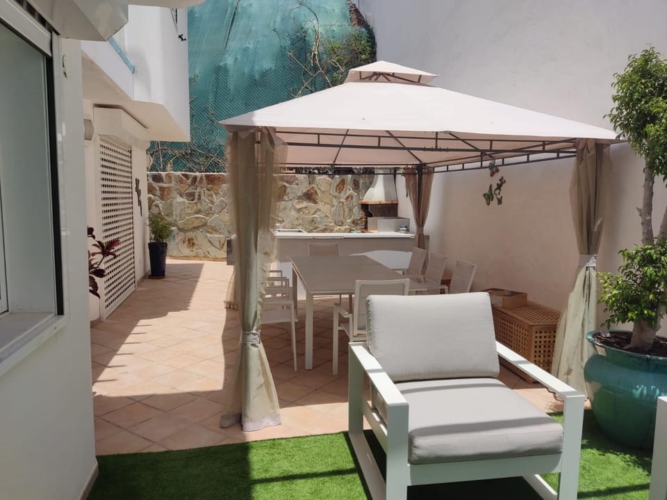 BBQ facilities, Dining area
