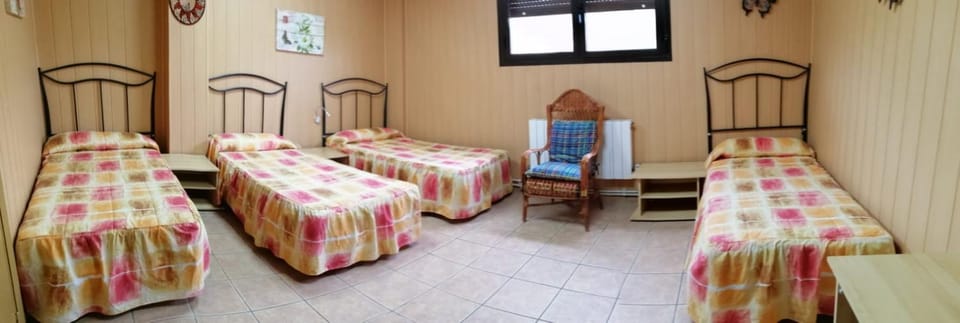 Albergue de Peregrinos A Santiago Hostel in Castile and León