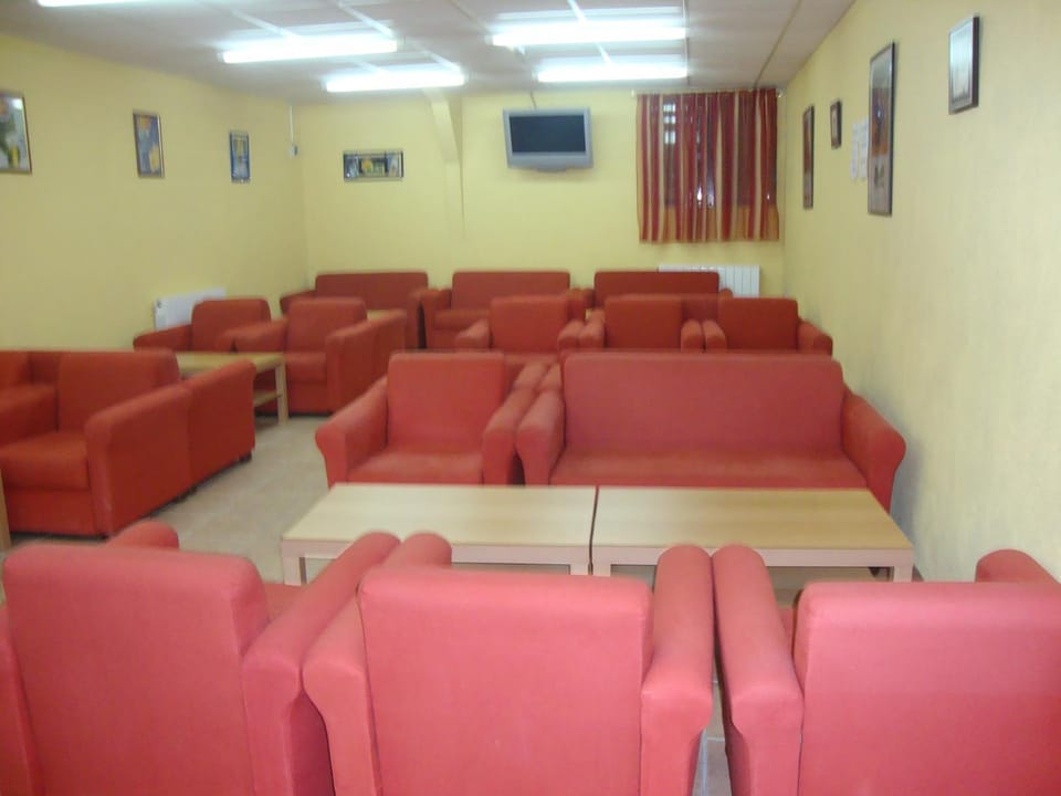 Communal lounge/ TV room