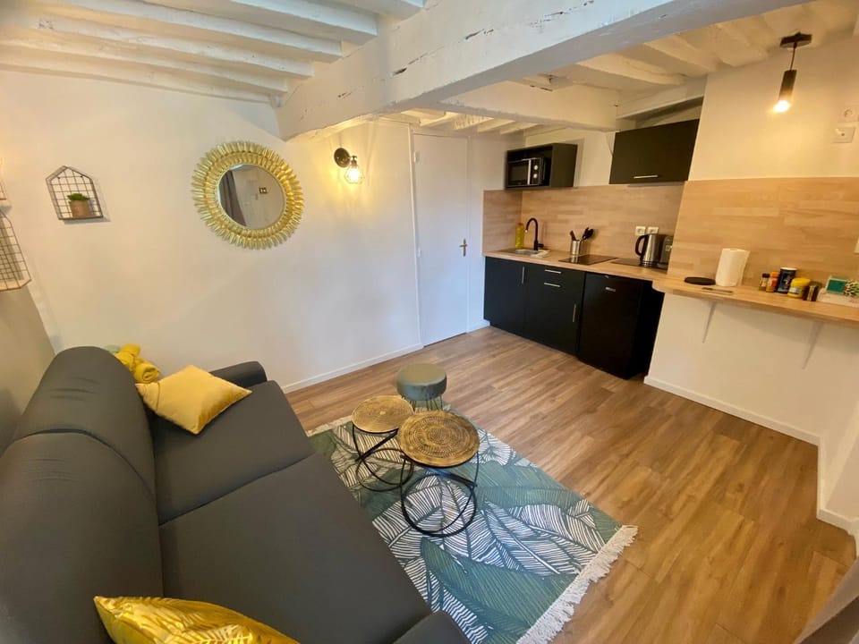 Kitchen or kitchenette, Seating area, Dining area