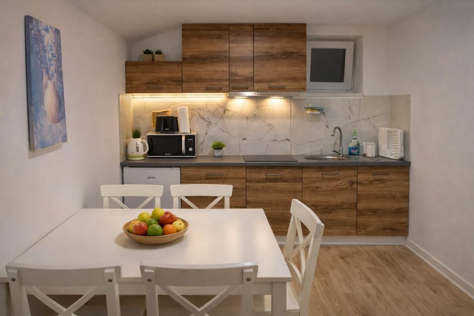 Dining area, oven, stove