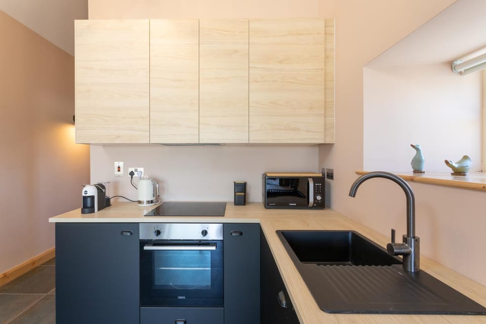 Coach House Cottage on the shores of Lough Corrib House in Galway