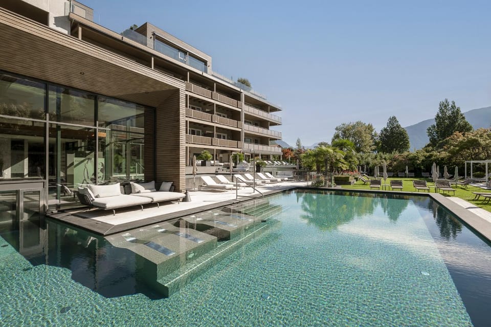 Property building, Garden, Swimming pool