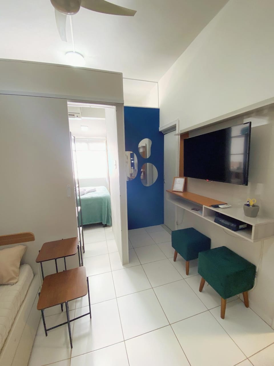 Communal lounge/ TV room, TV and multimedia, fireplace