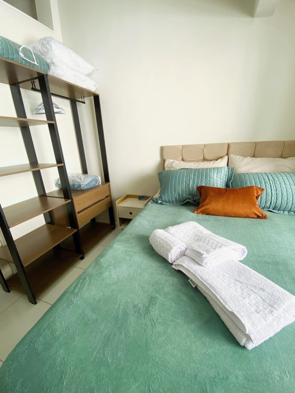 Bed, Photo of the whole room, Bedroom, towels