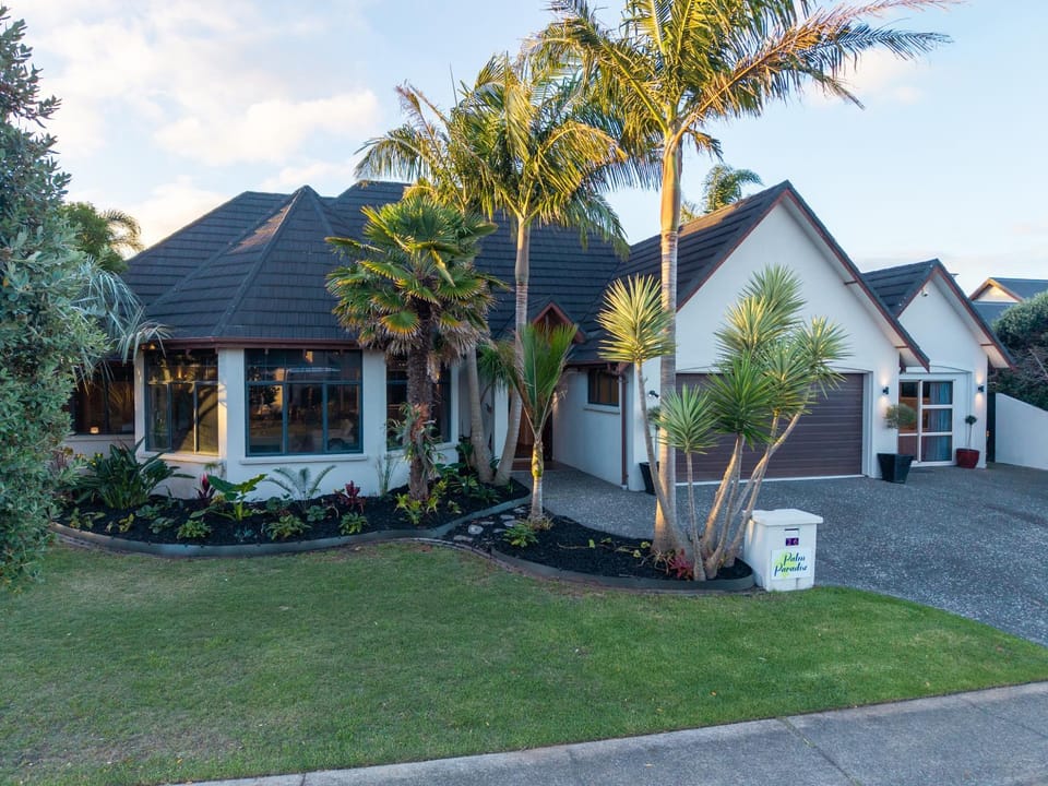 Property building, Day, Garden