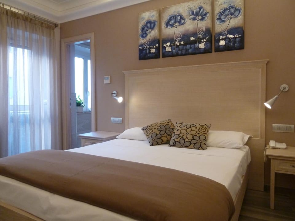 TV and multimedia, Decorative detail, Bedroom