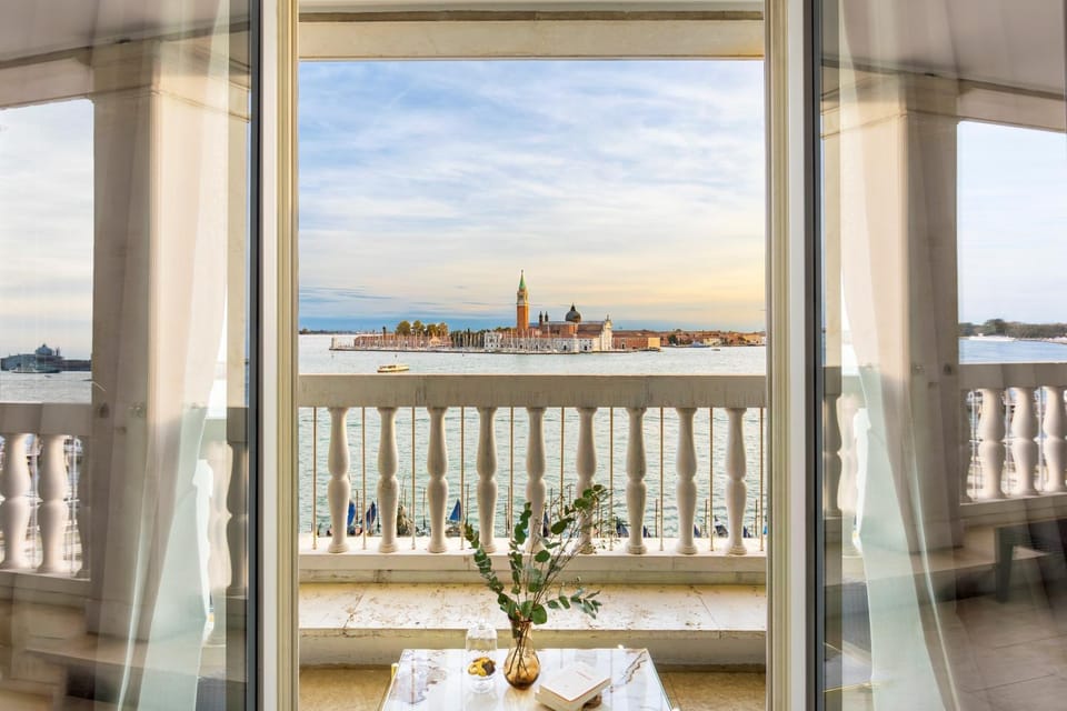 Natural landscape, Balcony/Terrace, Sea view