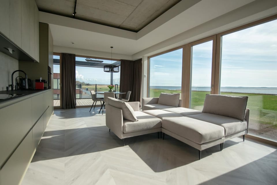 Living room, Lake view