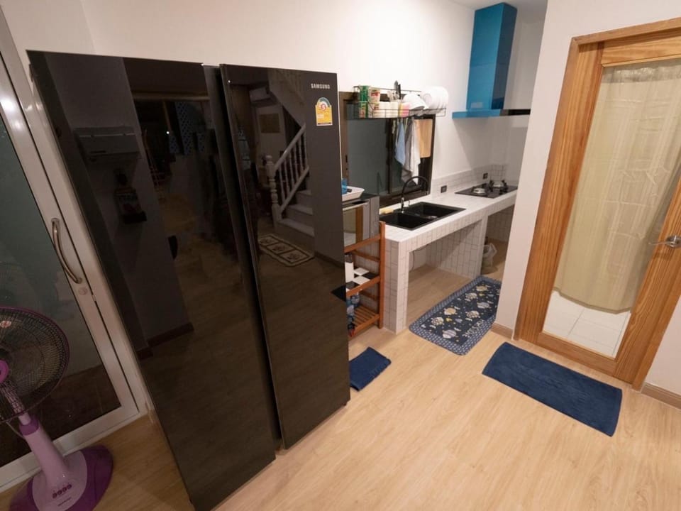 Kitchen or kitchenette, Communal kitchen