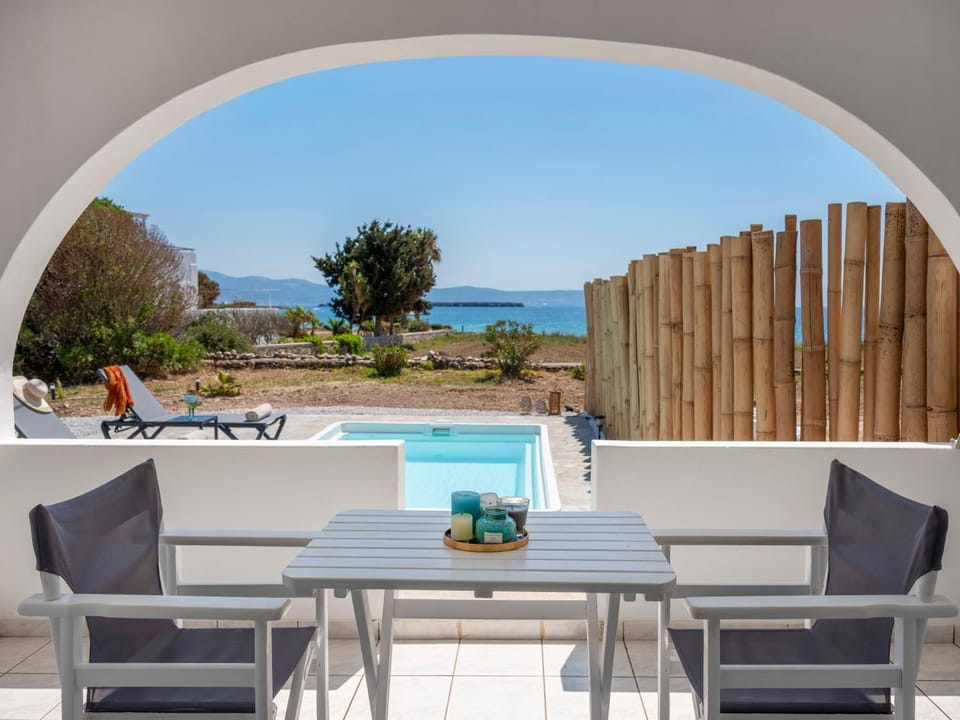 Natural landscape, View (from property/room), Balcony/Terrace, Pool view, Sea view, Swimming pool, sunbed
