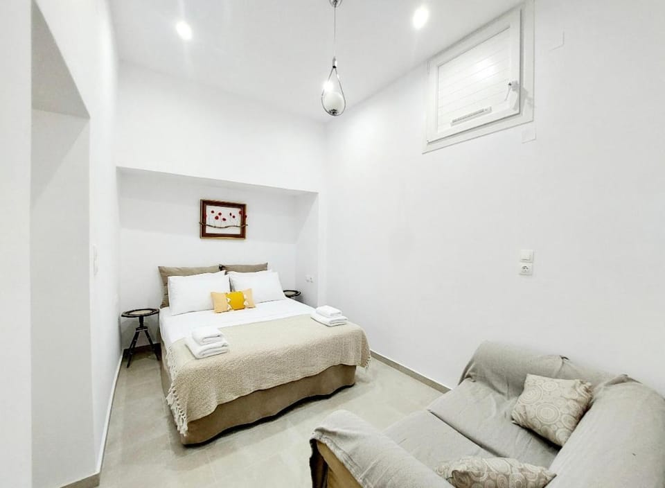 LOR apparemment in center of Adamas Apartment in Milos