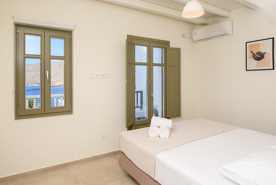 Bed, Photo of the whole room, Bedroom, towels, air conditioner