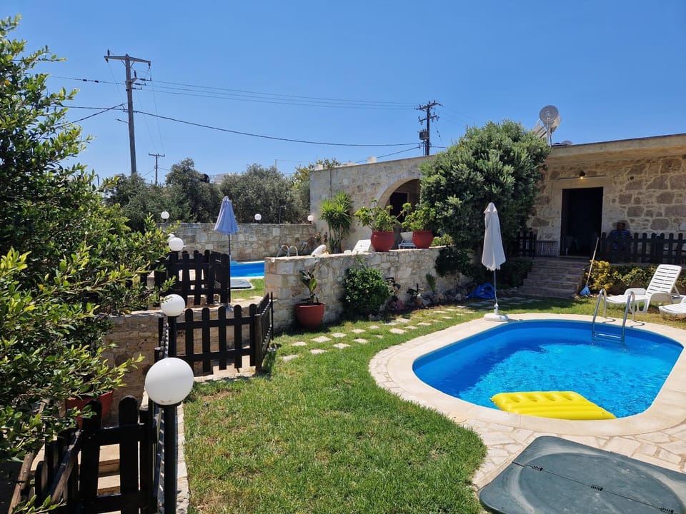 Garden, Garden, Swimming pool, Swimming pool