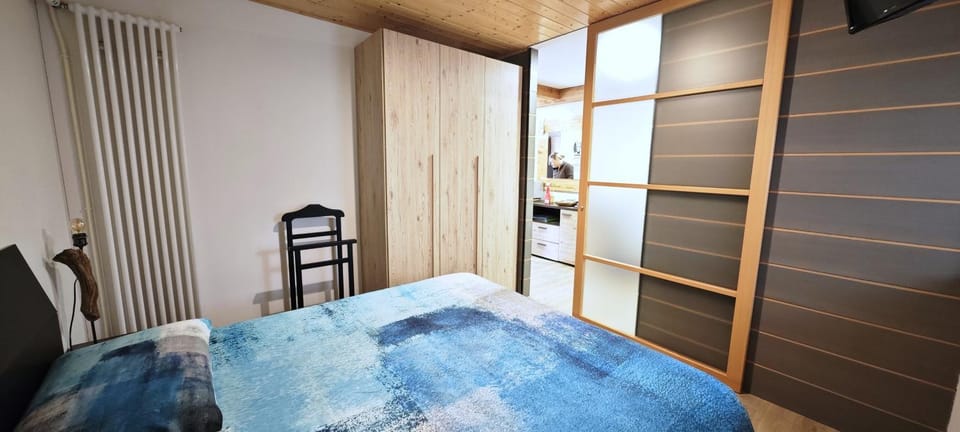 Bedroom, wardrobe