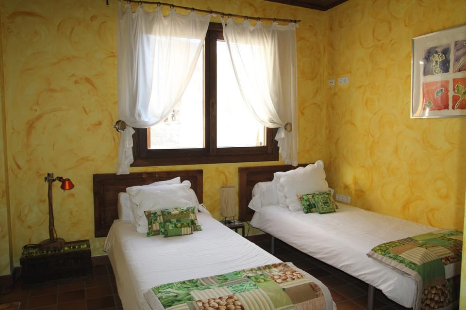 Bed, Photo of the whole room, Decorative detail