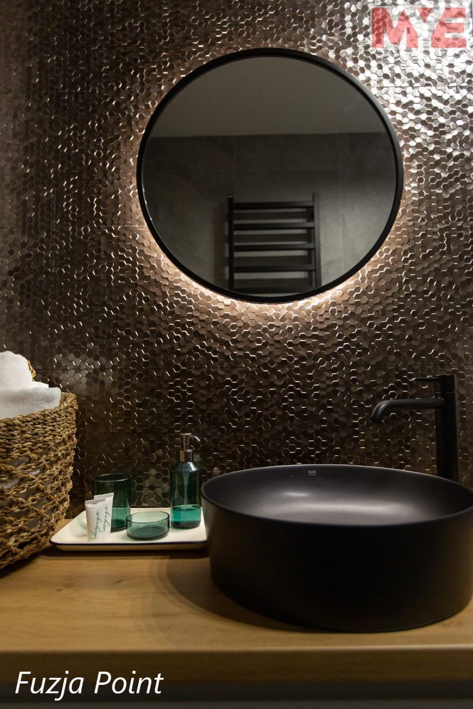 Bathroom, towels