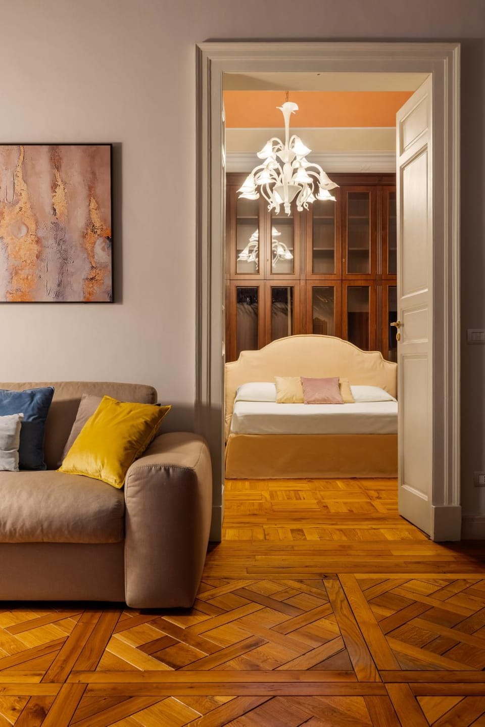 Bed, Living room, Photo of the whole room, Seating area, Bedroom