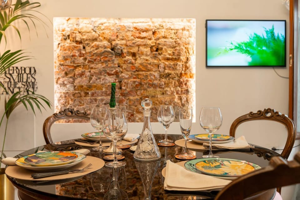 TV and multimedia, Food and drinks, Dining area