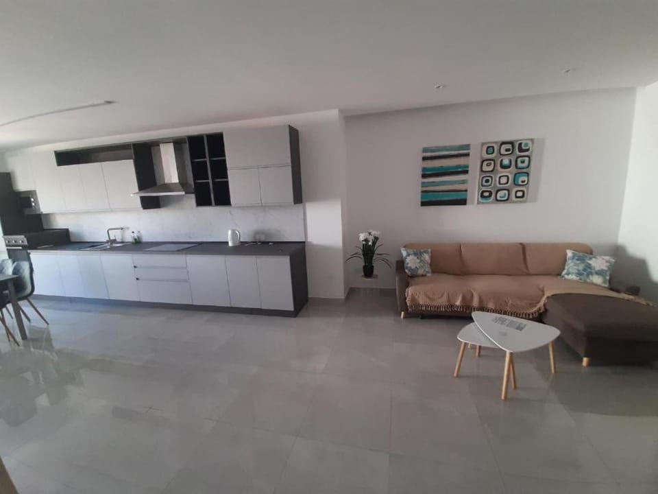 Kitchen or kitchenette, Living room