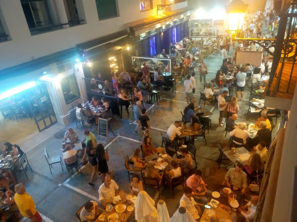 View (from property/room), Lounge or bar, City view, Street view