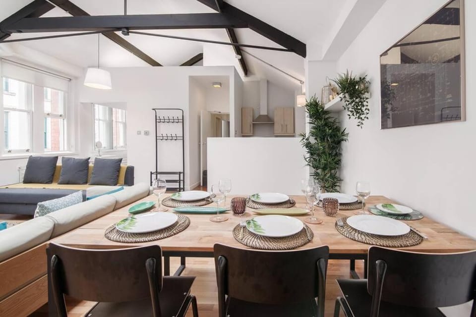 2 Bed Northern Quarter Loft Conversion City Centre Apartment in Manchester