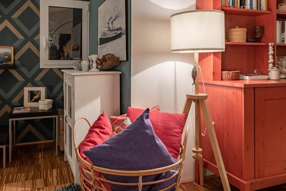 Living room, Decorative detail, Seating area