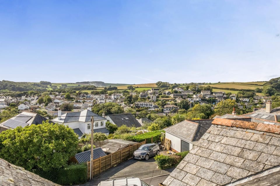 5 Bed House - Sleeps 15 - Pets - Garden - Parking House in Kingsbridge