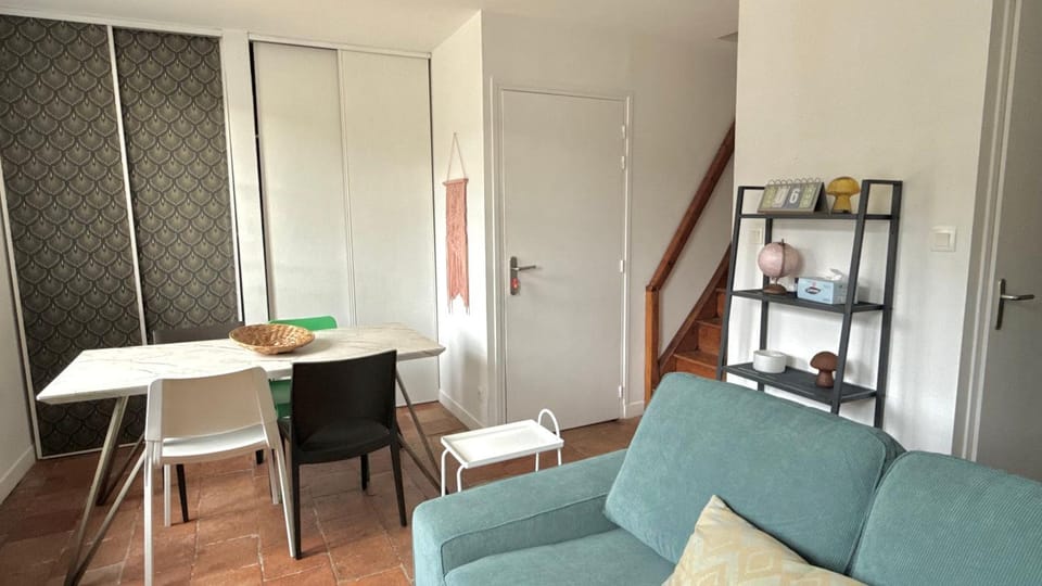 TV and multimedia, Living room, Seating area, Dining area, heating