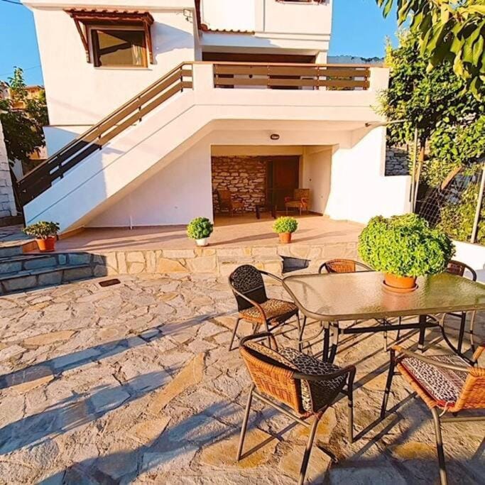 Patio, Facade/entrance, Balcony/Terrace