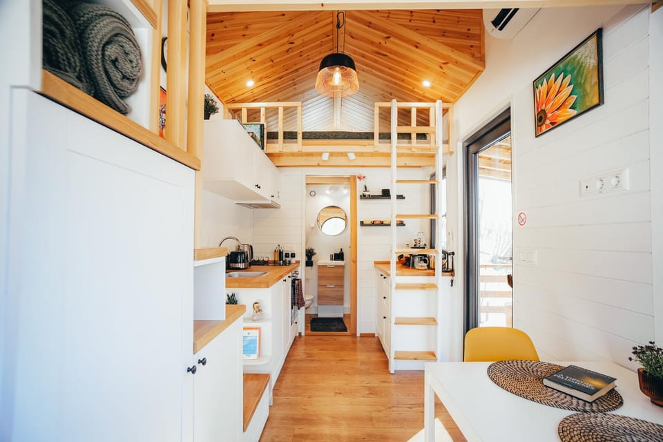 Kitchen or kitchenette, Dining area, dishwasher, oven